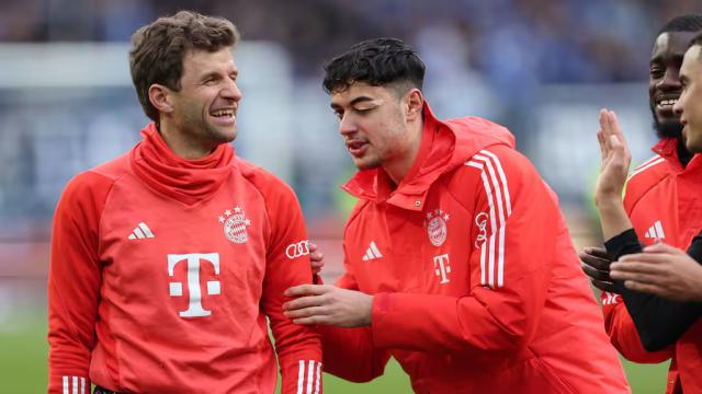 1710664065557012868.png 拜仁3连大胜可喜,纸糊后防被鱼腩捅穿让枪手偷笑