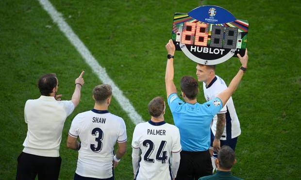 开云体育下载-又一场丑陋胜利苟进半决 索斯盖特究竟该不该骂？