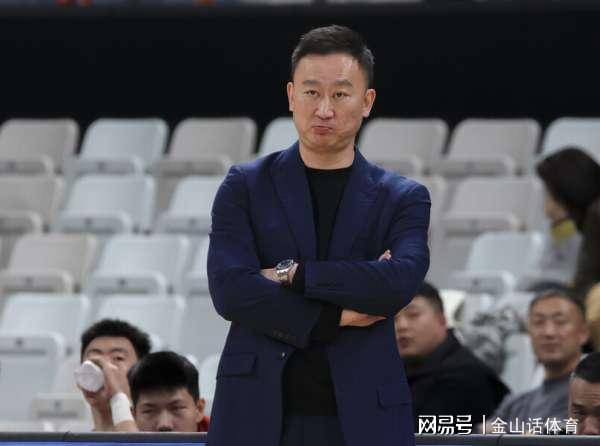 kaiyun-唉！43岁少帅上轮雪藏4主力输球，本轮又盲目轻敌，败给平民球队